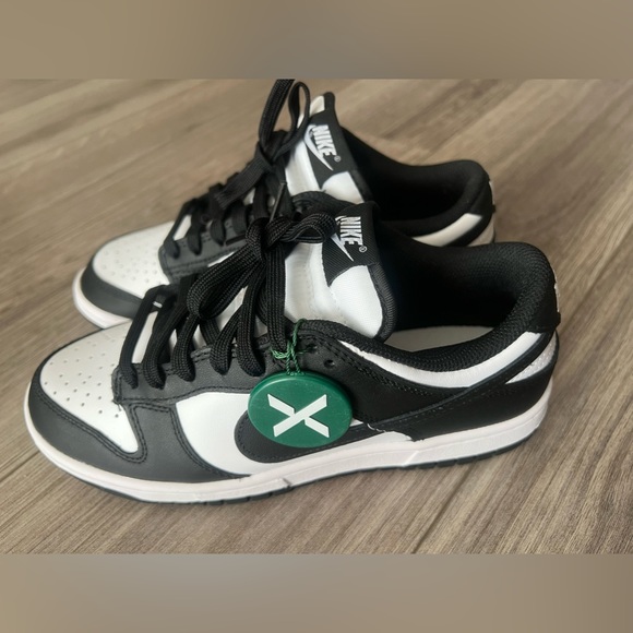 Women’s Nike dunk low retro panda - Picture 2 of 8